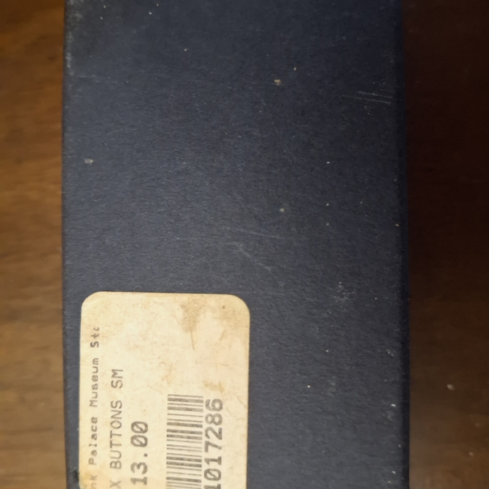 Vintage Button Box - Picture 2 of 3